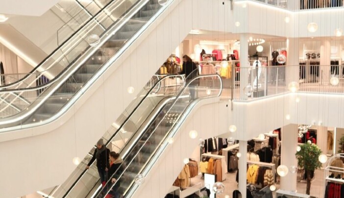 OPPTUR: Butikken strekker seg over hele fem etasjer og føyer seg inn i rekken av andre
flagshipstores i Karl Johans gate. Foto: 300033.