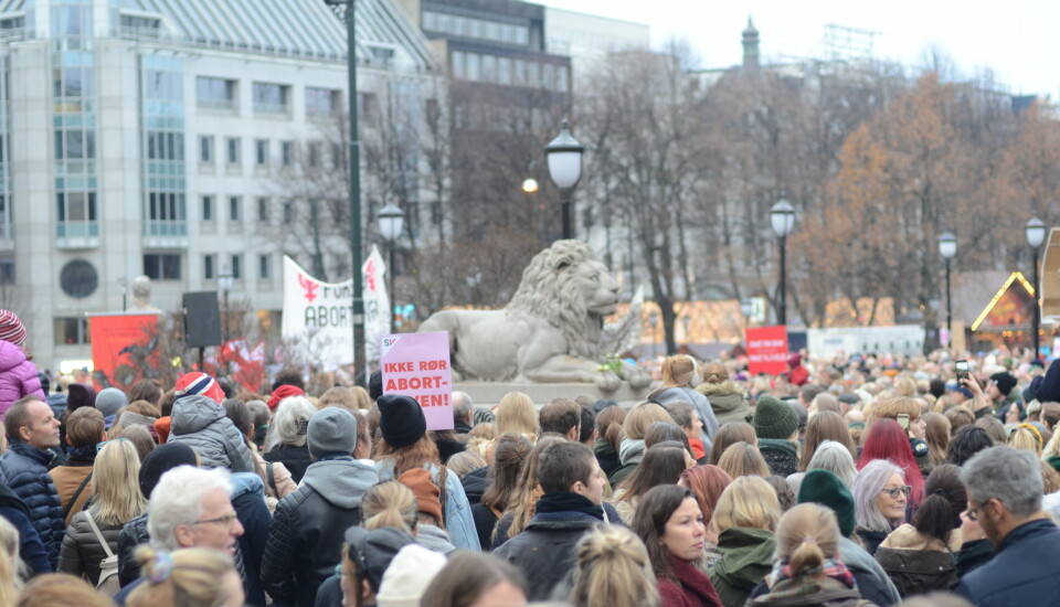PROTESTANTER: Hundrevis protesterte mot endringer i abortloven foran Stortinget.Foto: Kandidatnummer 300030