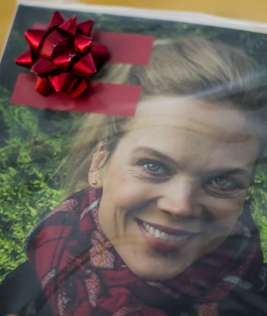MENINGSFYLT: Juleboka inneholder sterke og meningsfylte historier. Ane Dahl Torp og Petter Stordalen er noen av årets ansikter som forteller om et viktig møte de har hatt i livet. FOTO: Sigrid Eriksen
