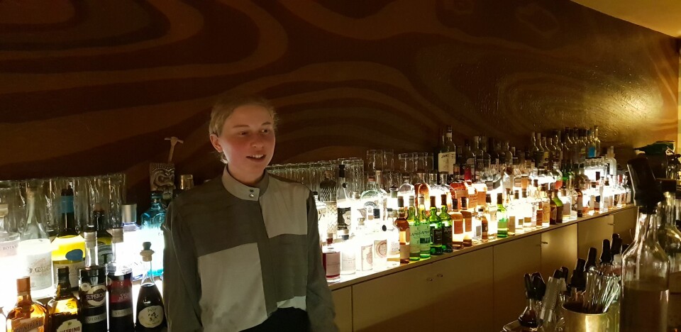 STOLT AV DRINKENE: Marietheres Reichegger sier de legger mye arbeid i å lage drinkene på Green Door. Hun
mener de er helt oppe blant de beste i byen.