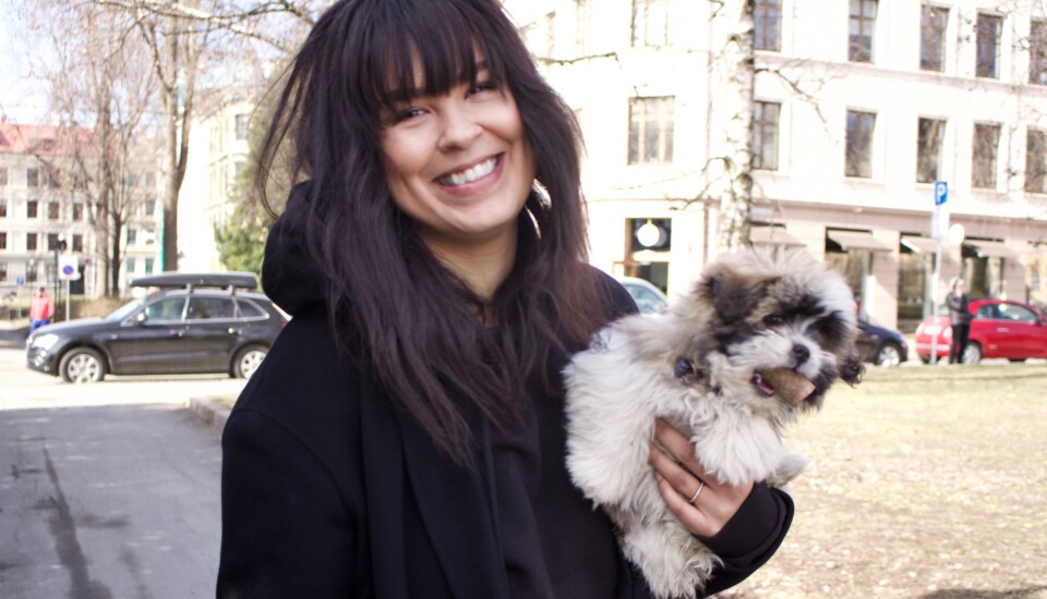 FORNØYD: Maria Mena forteller at hun er overlykkelig over å ha skaffet seg Julius, som er med under intervjuet.
