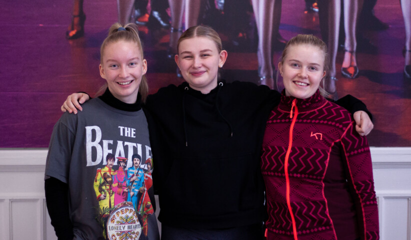 STUDENTER: Tre av jentene som har opplevd kroppspress før de begynte på Norges Dansehøyskole.
