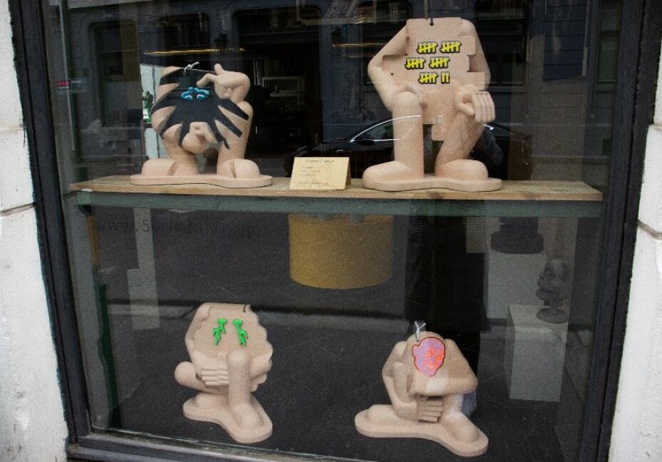I vinduet: Disse tykkhudede figurene er favoritten til Nils Martin