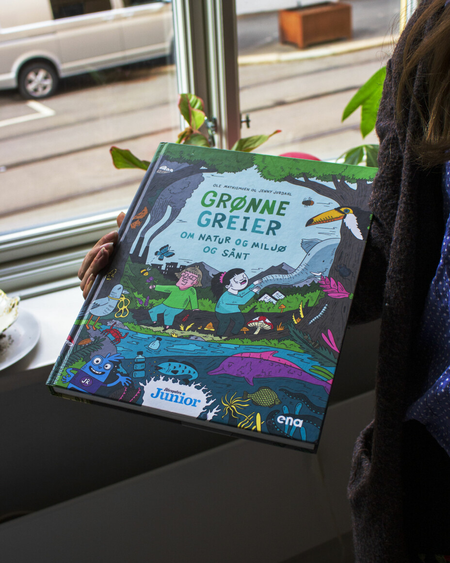 FAVORITTBOK: Barna på møtet var glad i å lese bøker om miljø. En bok alle tre trakk frem var Grønne Greier.