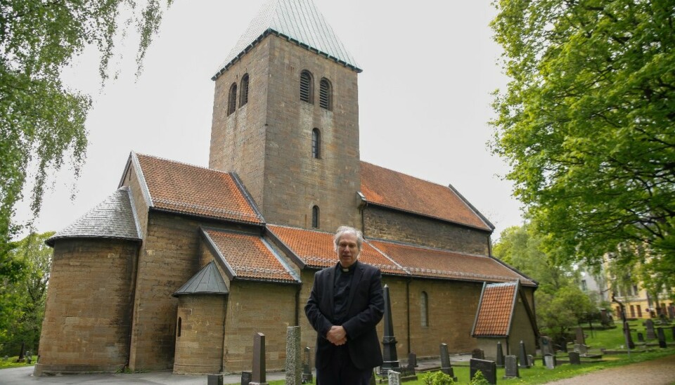 Gamle Aker Kirke: Morthen Sørlie er prest ved Gamle Aker Kirke og gleder seg til helgens pinsefeiring.