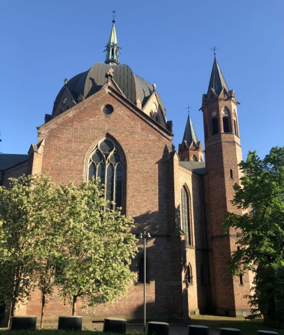 Trefoldighetskirken er en sentral storbykirke på Hammersborg i bydel St. Hanshaugen.