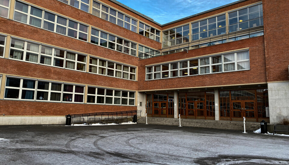 Elevene ved Oslo Handelsgymnasium kan nå gjennomføre revyen