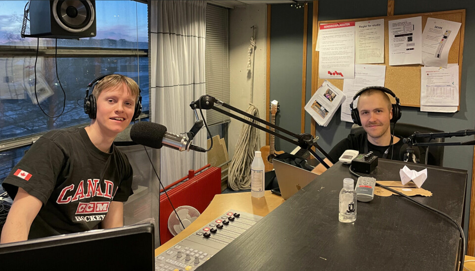 Mikkel Mauritzen og Henrik Evensen er glade for at de får fortsette å lage radio.
