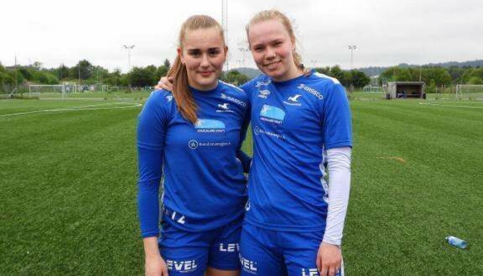 Hanne Bjelland (19) og Sunniva Einarsen (19). Jentene spiller på damelaget til FK Haugesund