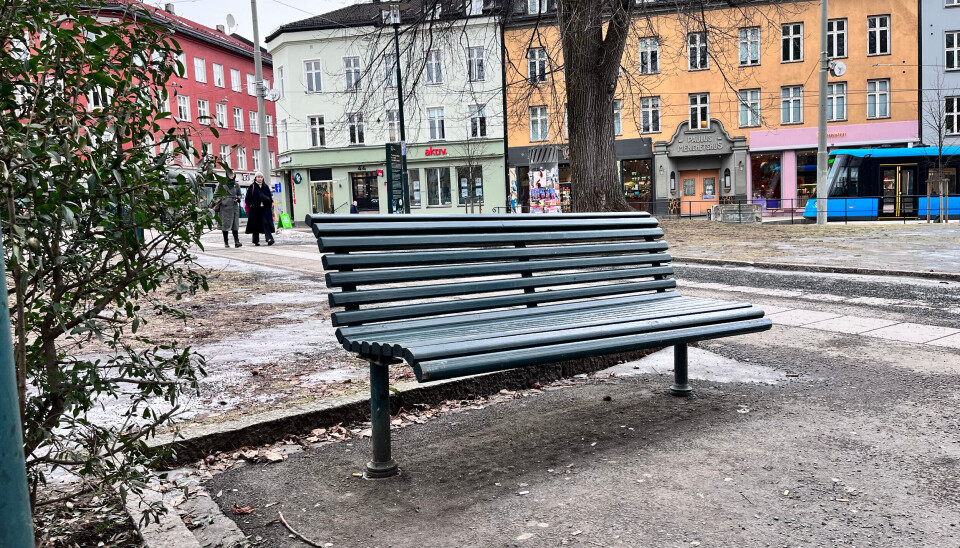 Bilde: Benken på Olaf Ryes plass, der statuten er ønsket plassert. Bilde: Benken på Olaf Ryes plass, der statuten er ønsket plassert.