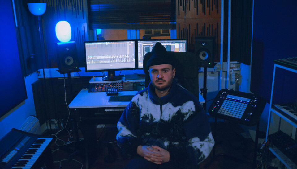Musikkprodusenten Erald Lesi i studio på Vålerenga.