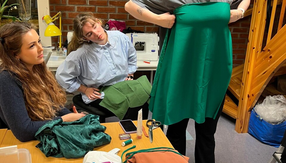 Hedda har begynt på sin andre topp. Hedda har begynt på sin andre topp.