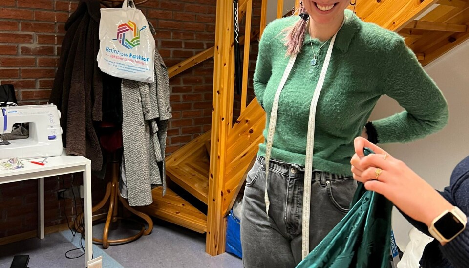Linnea Myhre Sev har mye erfaring med å sy, og hjelper andre med å lære. Linnea Myhre Sev har mye erfaring med å sy, og hjelper andre med å lære.
