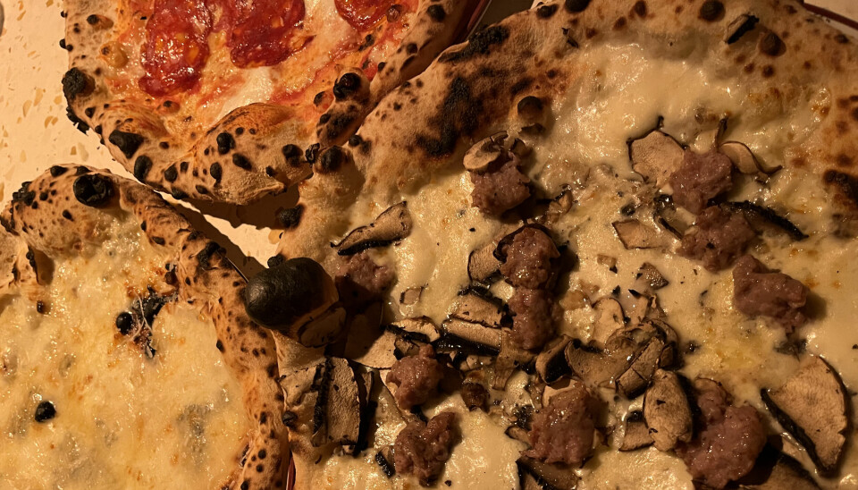 ITALIENSK PIZZA: Den usedvanlige store pizzaovnen sprer en lukt det er vanskelig å motstå.
