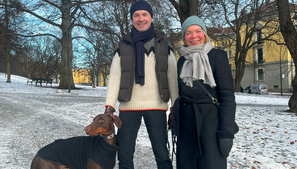 PÅ TUR: Trond og Matilde går tur i St. Hanshaugen park, med deres hund Ludde.