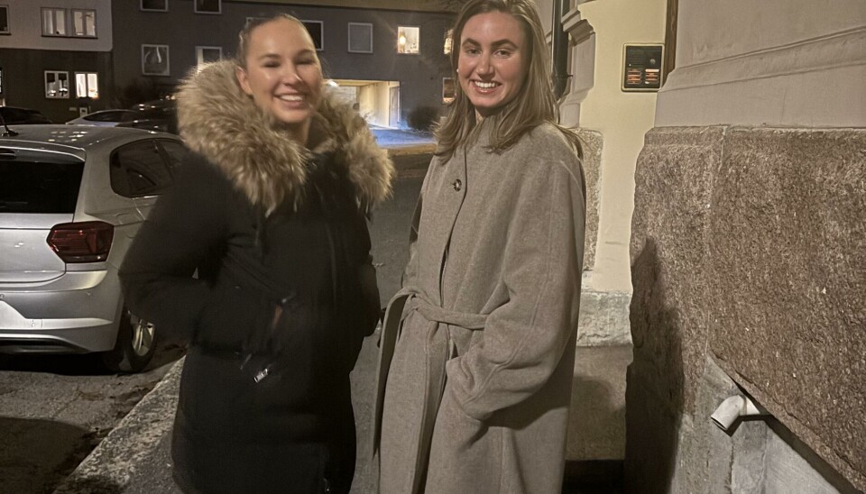 Edith og Catharina på vei hjem fra trening.