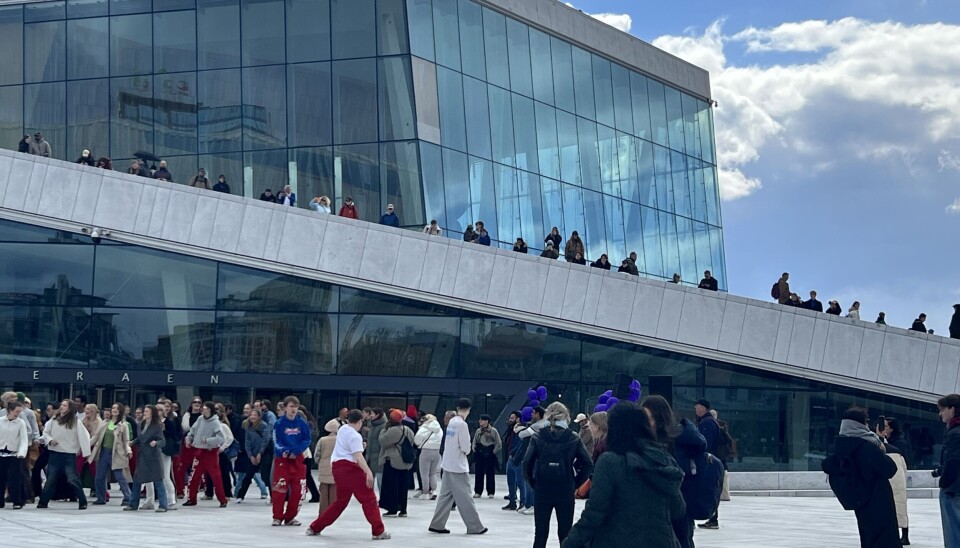 Det var god stemning i hovedstaden når Operataket våknet til live med dans av alle.