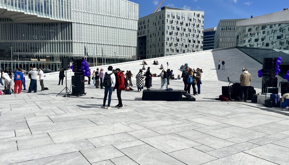 Etterhvert kom solen innom på fredagen når Dansens dager åpnet på Operataket.