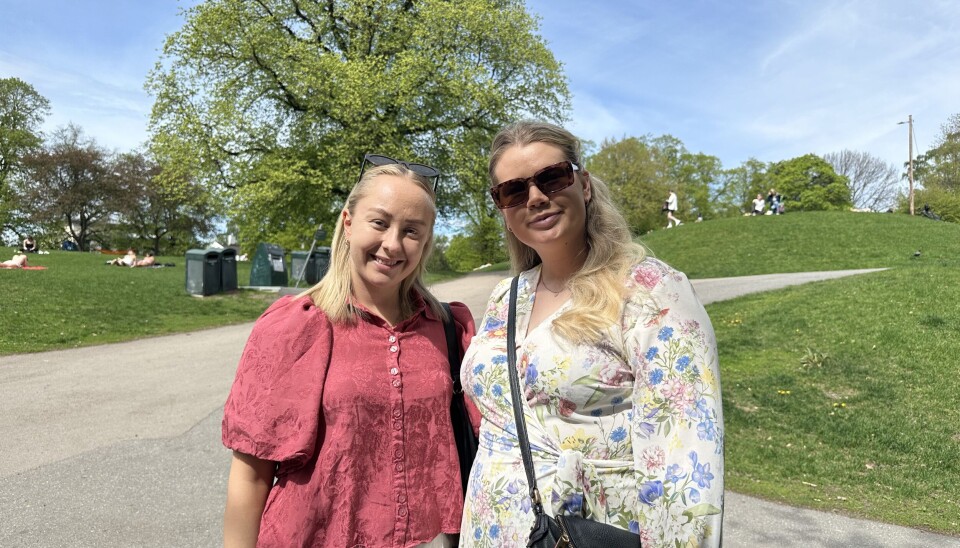 HELGEBESØK: Stina og Ine Sofie har dratt fra Trondheim og Tønsberg med Oslo som knutepunkt.