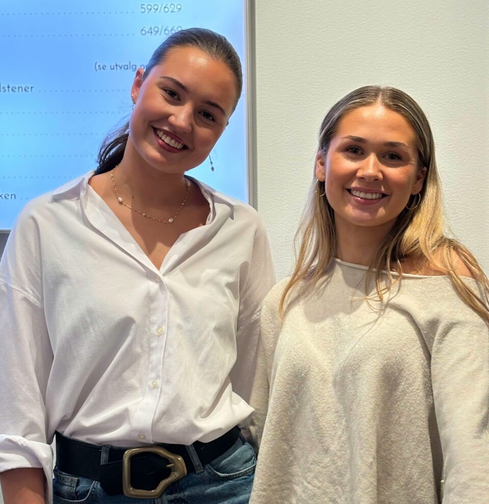 Ansatt ved Smykbar Rakel(18) og daglig leder Andrea Karlsen(27) anbefaler Smykbar som søndagsaktivitet, og beskriver attraksjonen som både sosial og kreativ!
