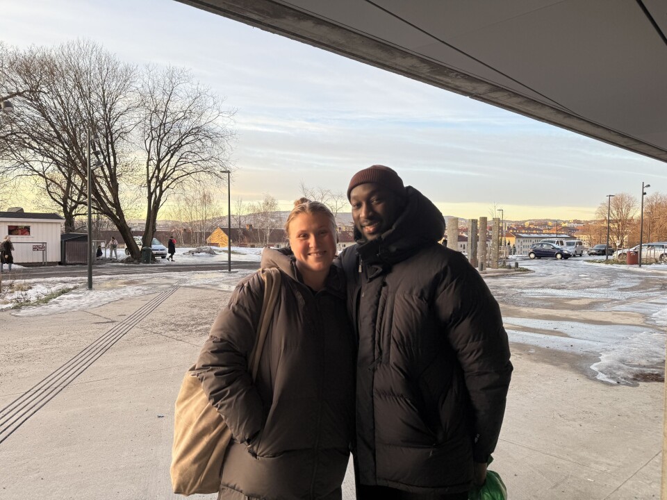 Celina Johnsen Rønningen og Ayoub Haroun. Besøkede ved Tøyenbadet.