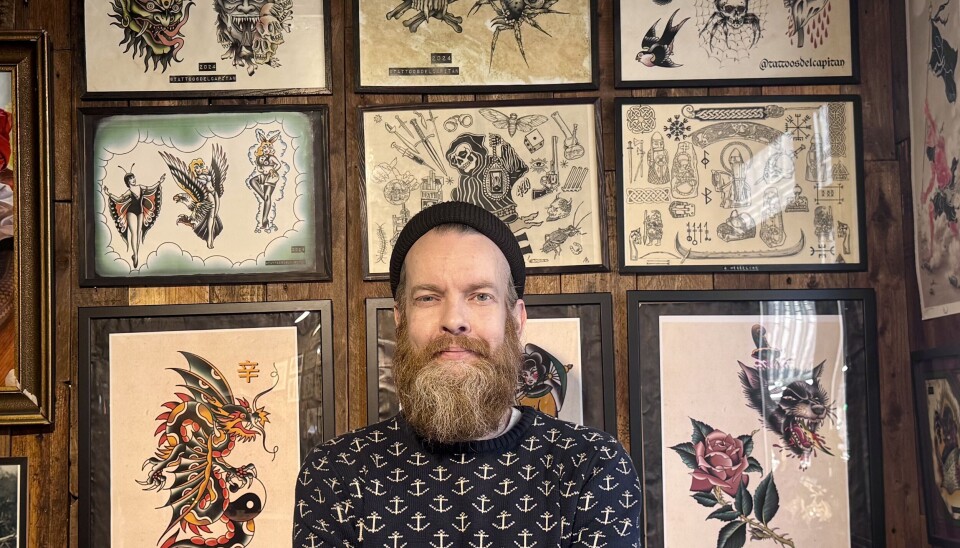 André Pascal Wesselink, også kjent som Kaptein, driver Werker Tattoo Studio med fokus på kunst og lokal forankring.