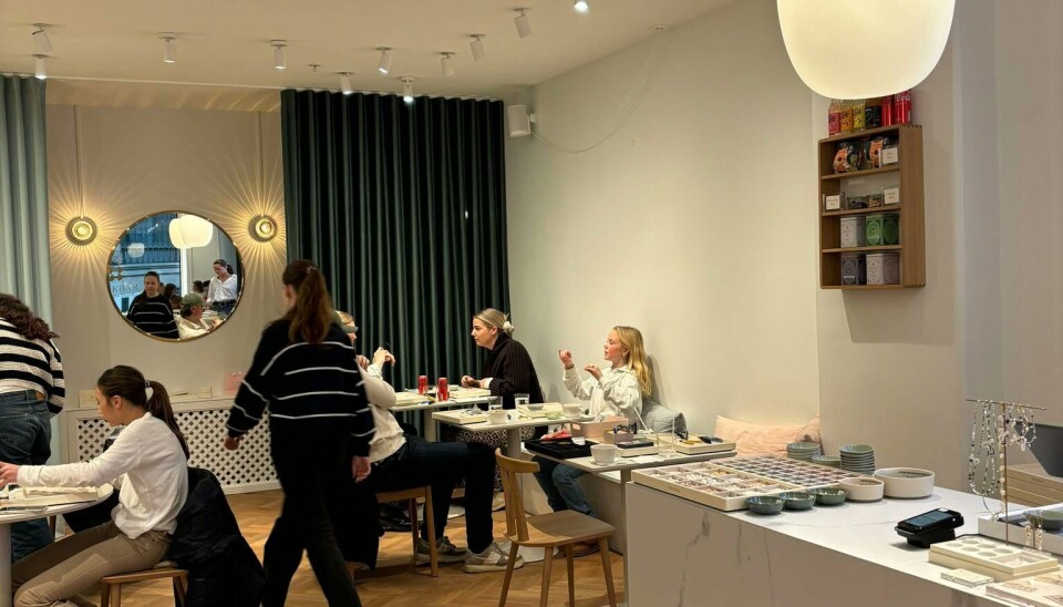 Atmosfæren hos Smykbar en søndags ettermiddag.