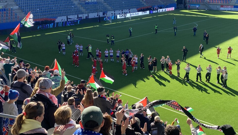 Billettinntektene fra kampen går uavkortet til støtte for fotballaktivitet for barn rammet av konflikten i Gaza.