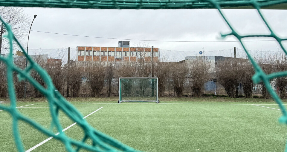 Planlagt bro truer ballplassen