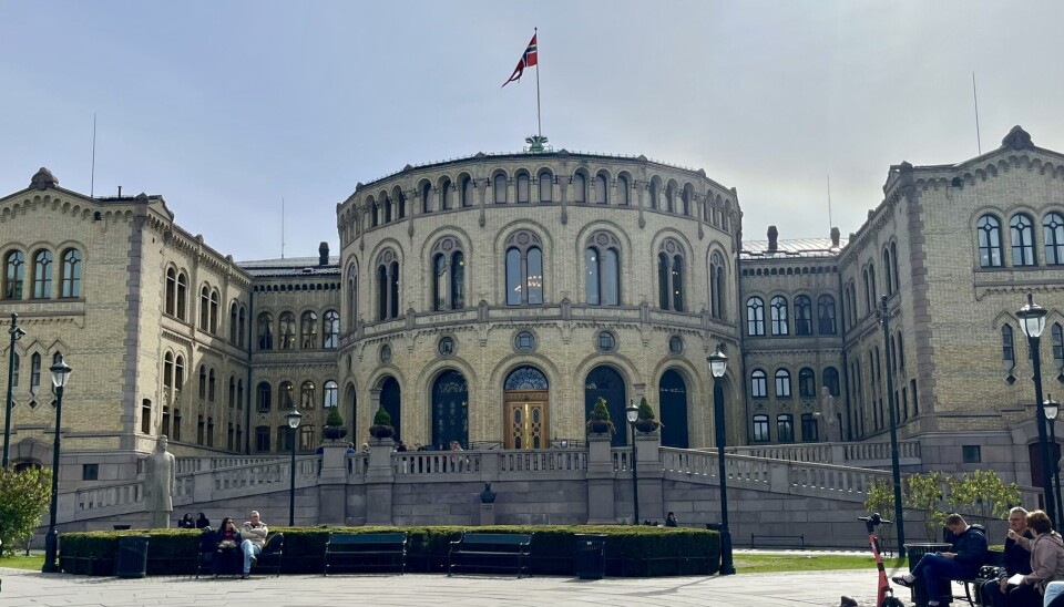 Regjeringen trosser faglige råd. Nå vil de flytte eksamen til før 17.mai.