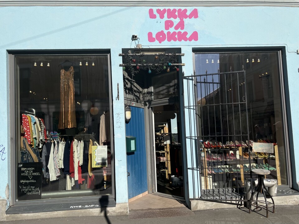 LYKKA PÅ LØKKA: Butikken tør ikke lenger ha klesstativ utenfor inngangsdøren Butikkfasade til Lykka på Løkka