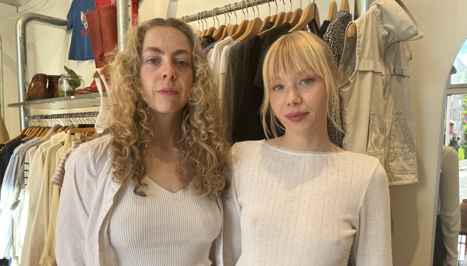 INNBRUDD OG TYVERIER: Klara Stockmarr og Mina Rodahl har blitt frastjålet både personlige eiendeler og varer på jobb i butikken Pop Up.