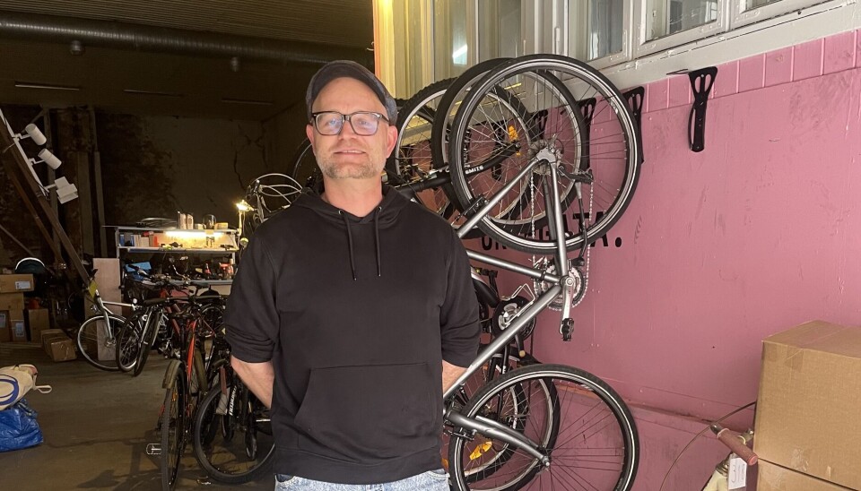 Kay Asbjørn Schjørlien er frivillig ved et sykkelverksted som både reparerer og selger sykler. Et av prosjektene deres er en såkalt «limonadesykkel» – en sykkel utstyrt for å selge drikke. Ideen bak er å skape jobbmuligheter for ungdom ved å la dem selge limonade fra sykkelen.