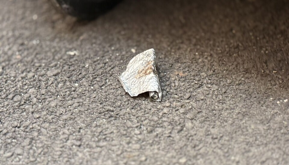 Brukt folie, trolig etter narkotikabruk, funnet på gateplan i Gamle Oslo.