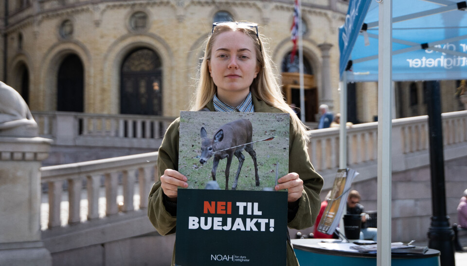 Demonstrasjon mot ny viltlov foran Stortinget